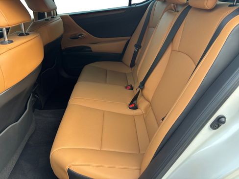 Used 2025 Lexus ES 350 w/ Premium Package FWD image 13