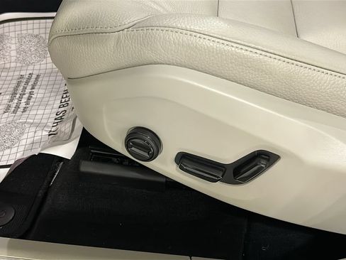 Certified 2024 Volvo XC60 T8 Plus w/ Protection Package Premier AWD/4WD image 11