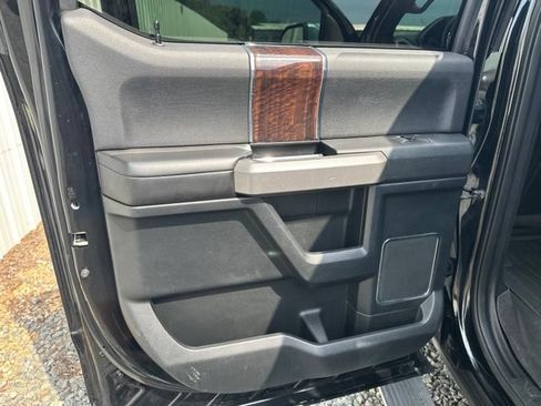 Used 2017 Ford F150 Platinum w/ Equipment Group 701A Luxury AWD/4WD image 16