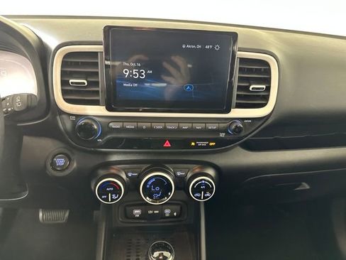 Certified 2023 Hyundai Venue Limited image 21