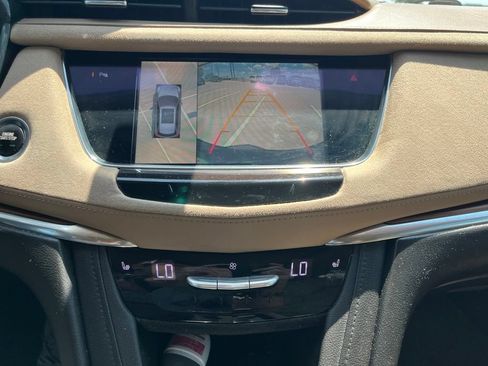 Used 2017 Cadillac XT5 Platinum AWD/4WD image 16