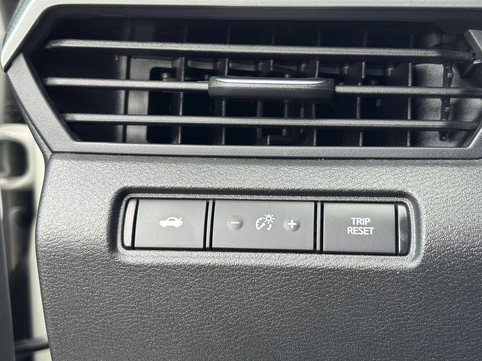 Used 2025 Nissan Altima 2.5 SV FWD image 22