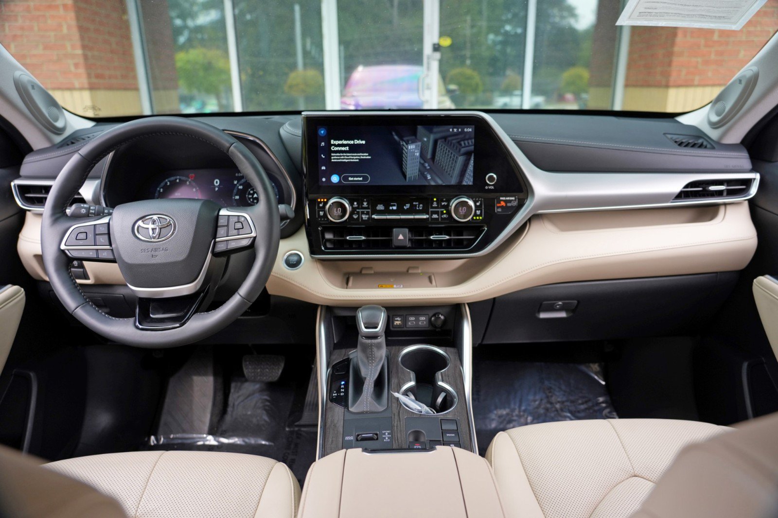 Used 2024 Toyota Highlander Platinum FWD image 13