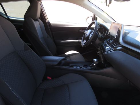 Used 2021 Toyota C-HR LE FWD image 8