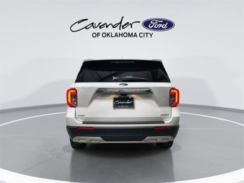 Used 2022 Ford Explorer XLT w/ Equipment Group 202A image 7