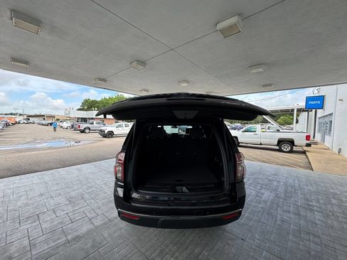 Used 2022 Chevrolet Suburban RST w/ Luxury Package RWD image 9