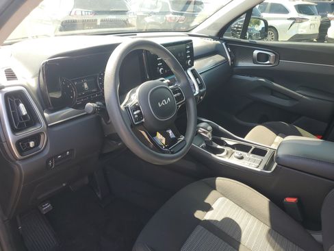 Used 2023 Kia Sorento LX FWD image 10