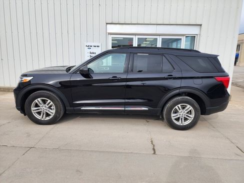 Used 2023 Ford Explorer XLT w/ Equipment Group 202A image 2