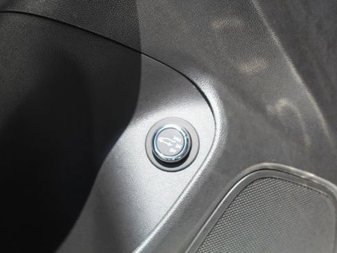 Used 2022 Buick Encore GX Select AWD/4WD image 36