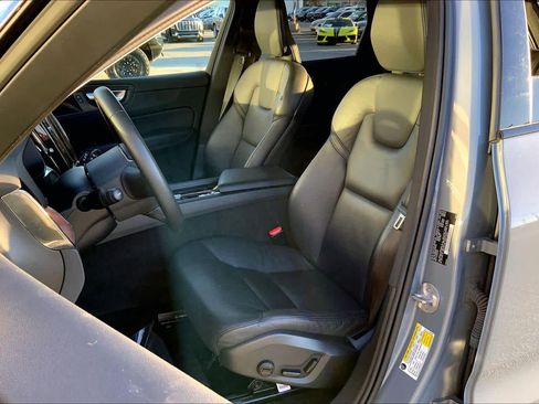 Used 2024 Volvo XC60 B5 Plus image 8