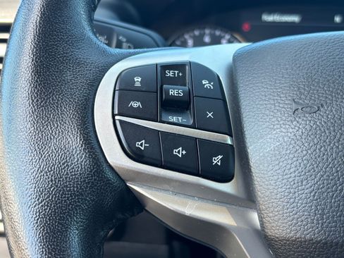 Used 2023 Ford Explorer Limited image 18