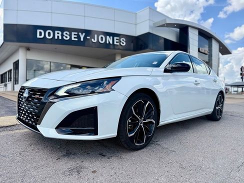 Used 2024 Nissan Altima 2.5 SR FWD image 1