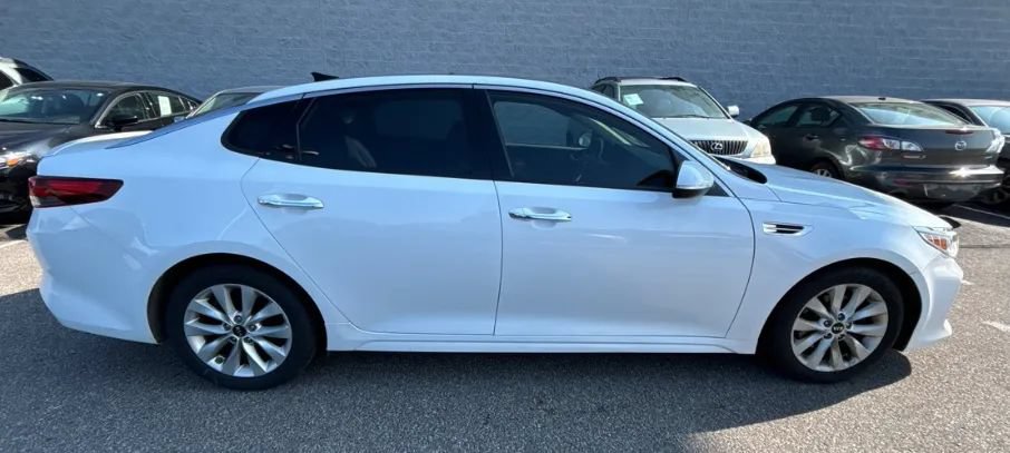 Used 2018 Kia Optima S w/ Panoramic Sunroof Package FWD image 5