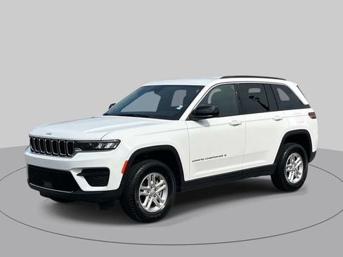 Used 2025 Jeep Grand Cherokee Laredo w/ Luxury Tech Group I RWD image 8
