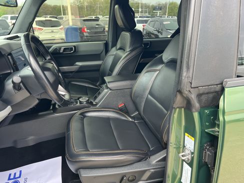 Used 2023 Ford Bronco Badlands image 13