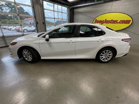 Used 2019 Toyota Camry LE FWD image 2