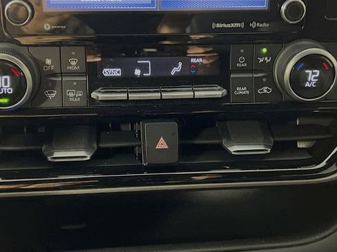 Used 2022 Toyota Highlander LE image 26