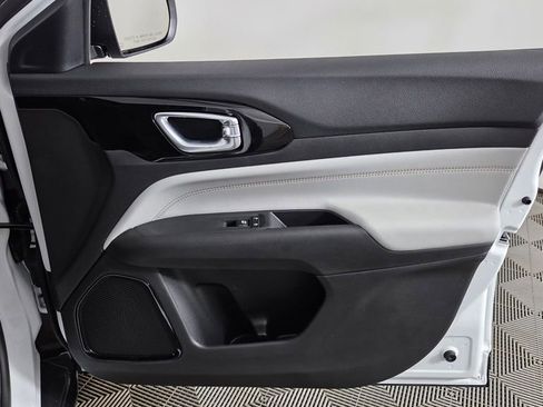 New 2026 Jeep Compass Limited image 32