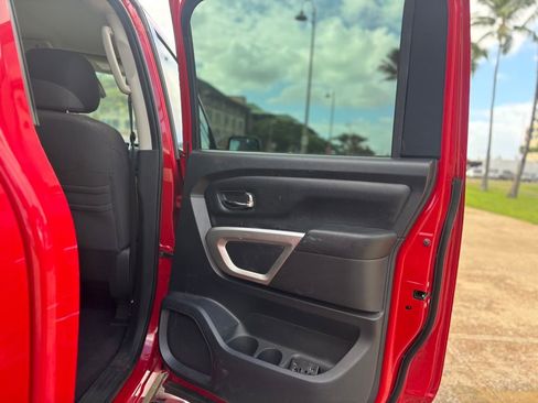 Used 2020 Nissan Titan SV w/ SV Convenience Package image 17