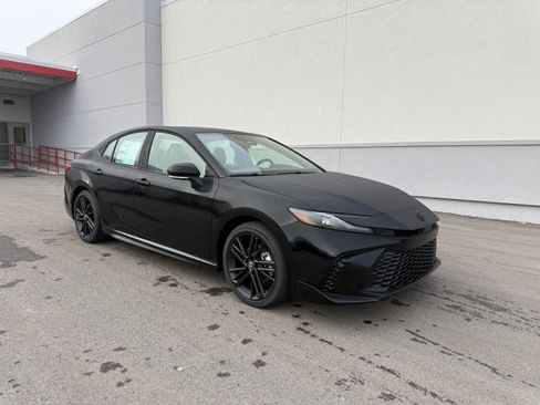 New 2026 Toyota Camry Hybrid image 2