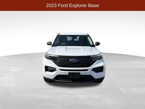 Used 2023 Ford Explorer 4WD image 2