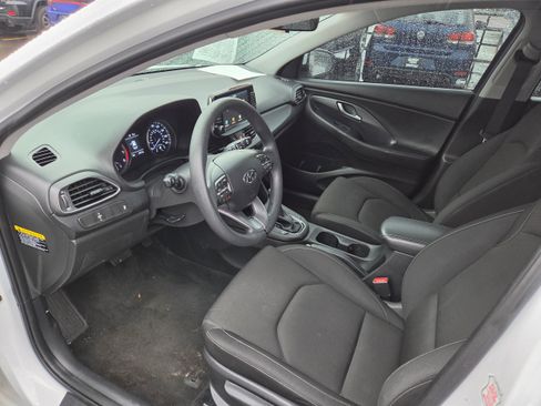 Used 2018 Hyundai Elantra GT FWD image 4
