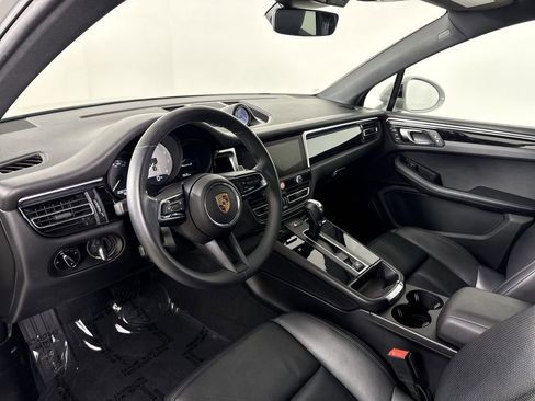 Certified 2023 Porsche Macan S AWD/4WD image 4