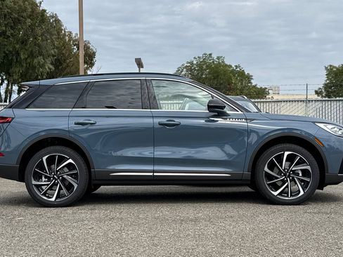 New 2025 Lincoln Corsair Reserve w/ Rear Removable Package Tray image 4