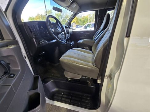 Used 2009 Chevrolet Express 3500 LS w/ LT Preferred Equipment Group image 10