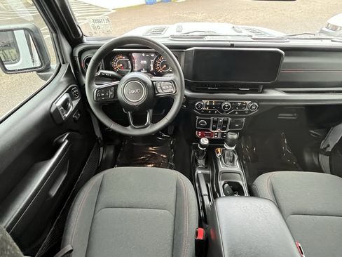 Used 2024 Jeep Gladiator Rubicon w/ Convenience Group image 11