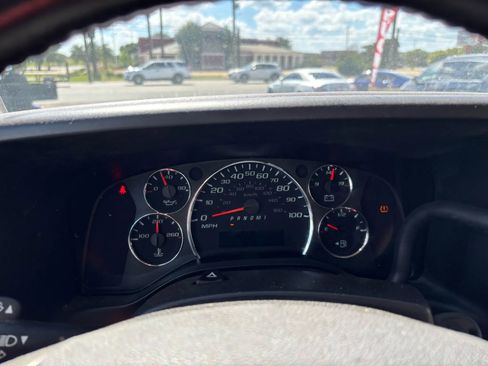 Used 2019 Chevrolet Express 2500 w/ Driver Convenience Package RWD image 9