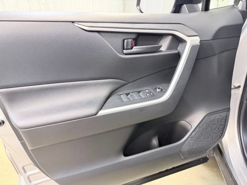 Used 2019 Toyota RAV4 LE w/ Carpet Mat Package AWD/4WD image 8