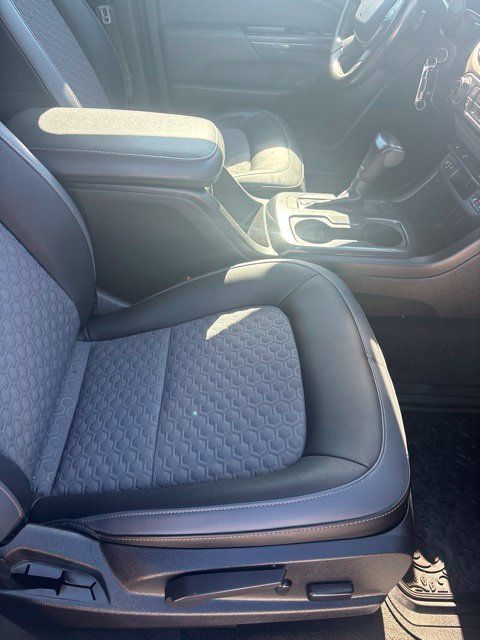 Used 2018 Chevrolet Colorado Z71 AWD/4WD image 18