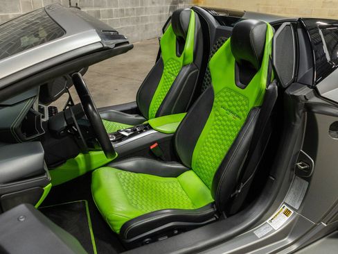 Used 2017 Lamborghini Huracan LP 580-2 RWD image 39
