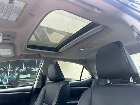 Used 2017 Toyota Corolla XLE w/ Carpet Mat Package (TMS) FWD image 2