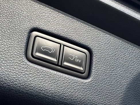 Certified 2025 Kia Carnival EX FWD image 16