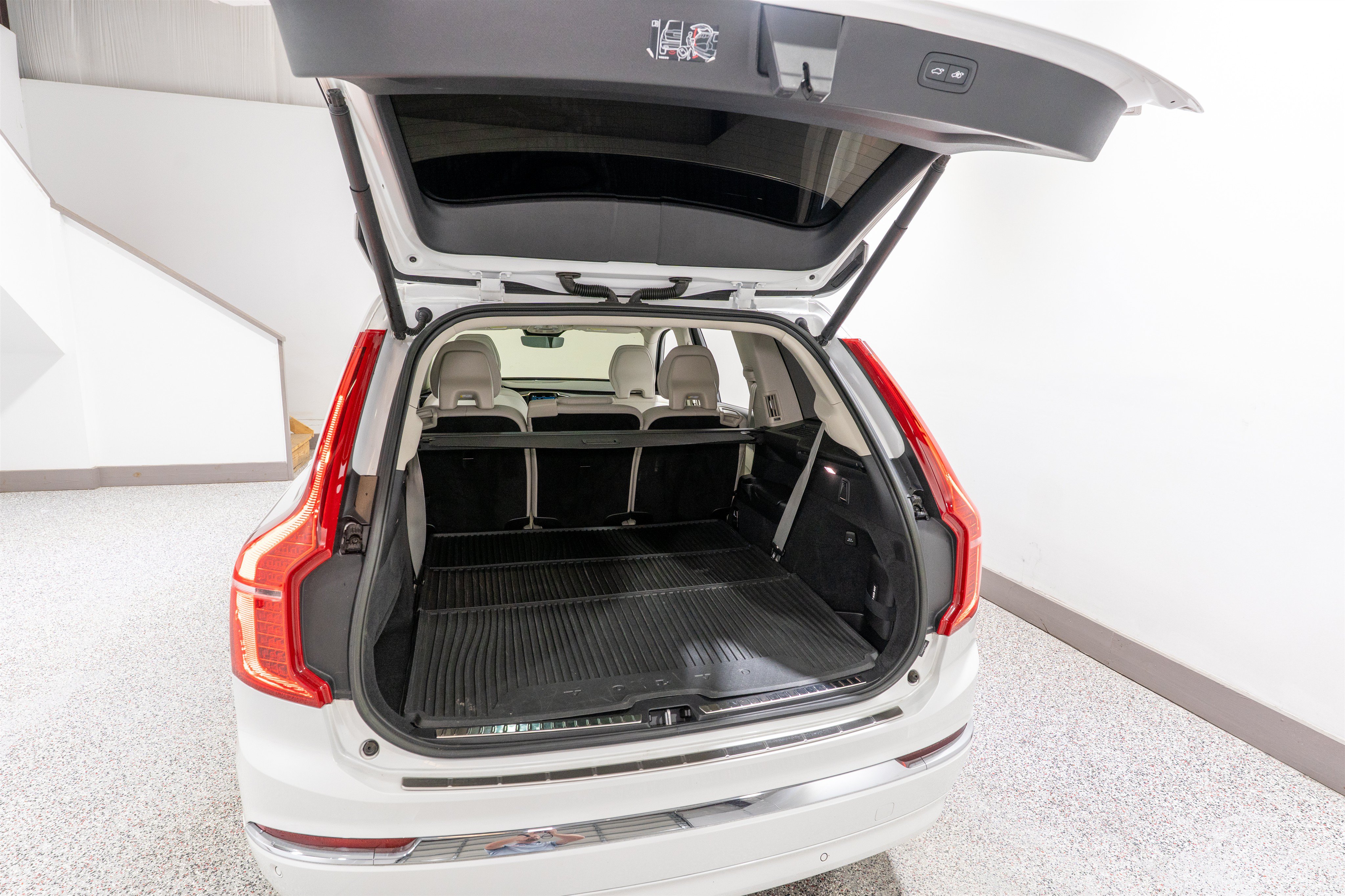 Used 2023 Volvo XC90 B6 Plus w/ Protection Package Premier AWD/4WD image 31