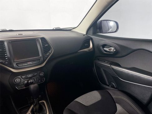 Used 2014 Jeep Cherokee Latitude w/ Cold Weather Group FWD image 22