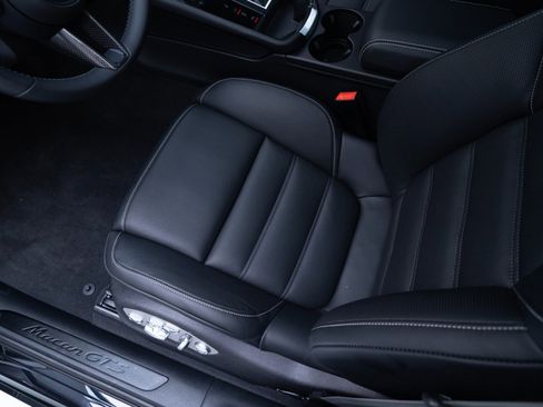 Certified 2025 Porsche Macan GTS image 16