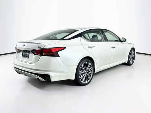Used 2024 Nissan Altima 2.5 SL FWD image 9