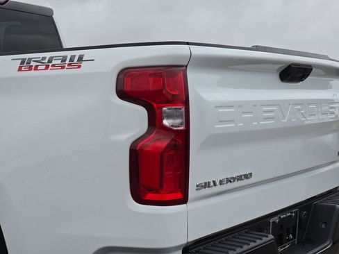 Used 2024 Chevrolet Silverado 1500 LT Trail Boss w/ Convenience Package II AWD/4WD image 31