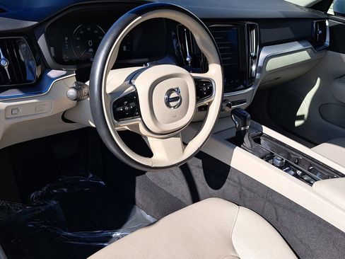 Used 2019 Volvo S60 T5 Momentum w/ Premium Package image 5