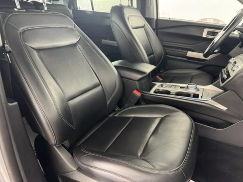 Used 2022 Ford Explorer XLT w/ Equipment Group 202A AWD/4WD image 33