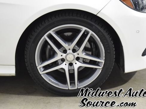 Used 2016 Mercedes-Benz E 400 4MATIC Sedan image 9