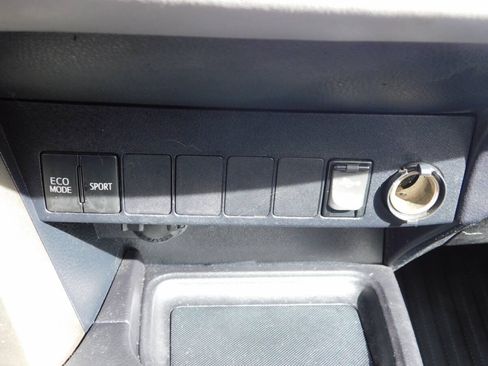 Used 2013 Toyota RAV4 XLE AWD/4WD image 15