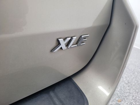 Used 2016 Toyota Sienna XLE w/ XLE Navigation Package FWD image 6