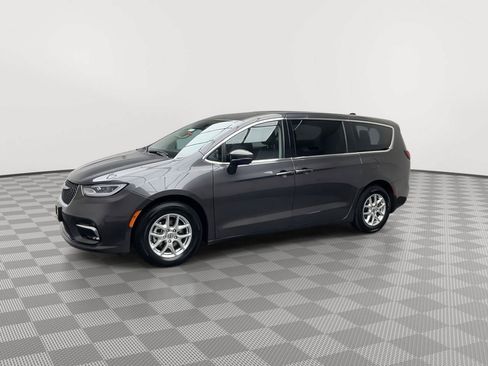 Used 2023 Chrysler Pacifica Touring-L FWD image 34