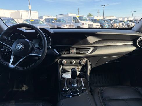 Used 2018 Alfa Romeo Stelvio AWD image 12