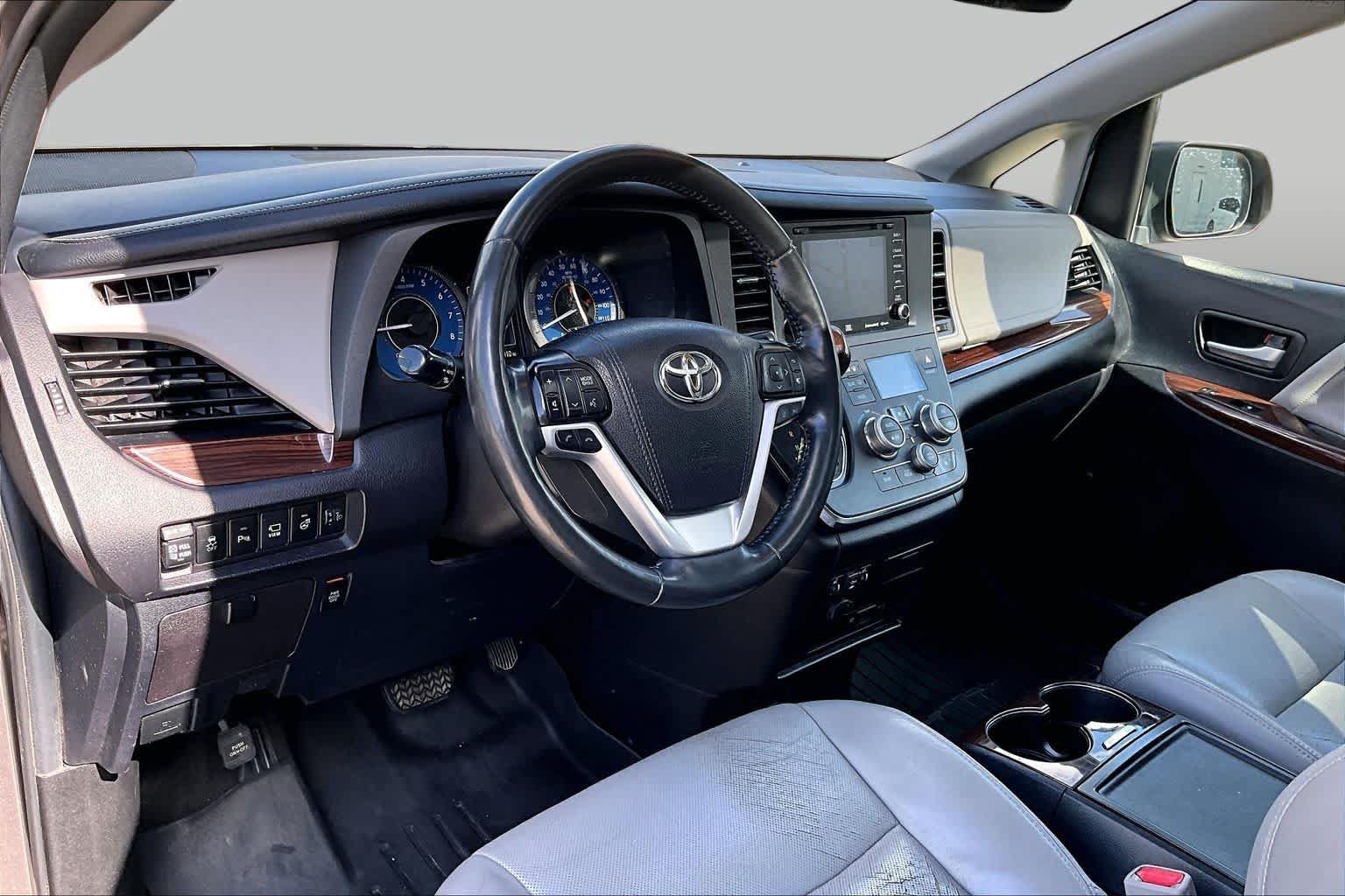 Used 2019 Toyota Sienna Limited Premium AWD/4WD image 13