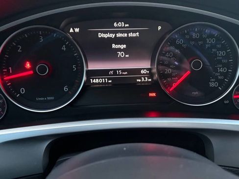 Used 2011 Volkswagen Touareg Sport image 13